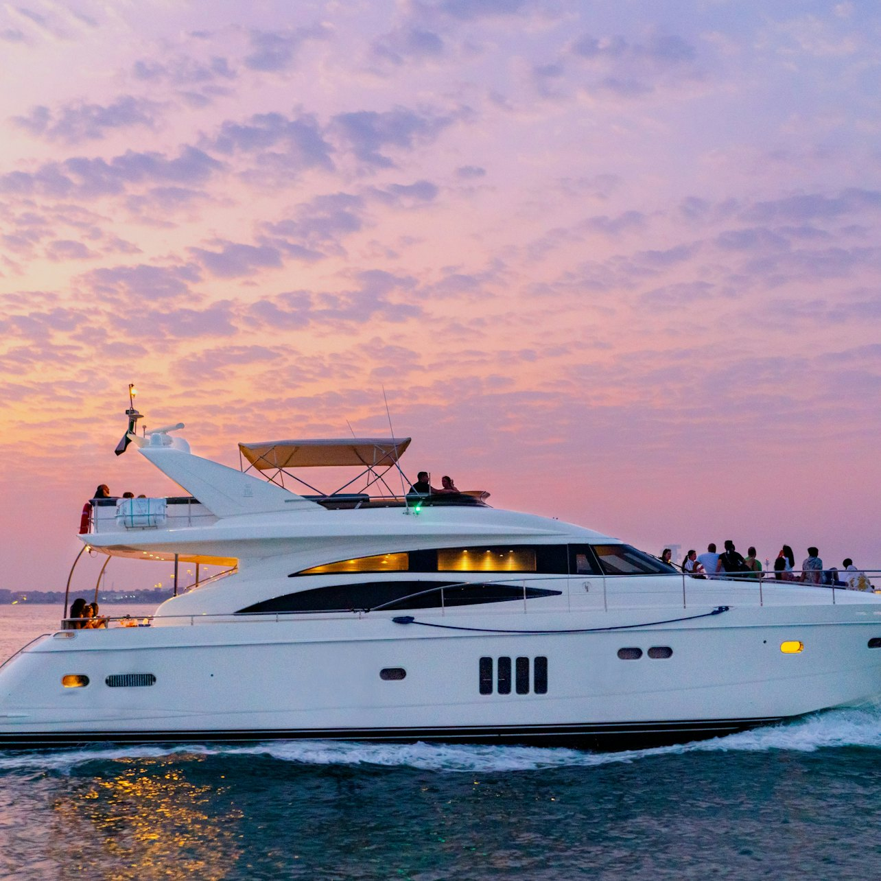 Sail along Dubai’s stunning coastline as the city transforms into a glittering spectacle at night complemented by exquisite dining and top-tier service on a luxurious yacht.